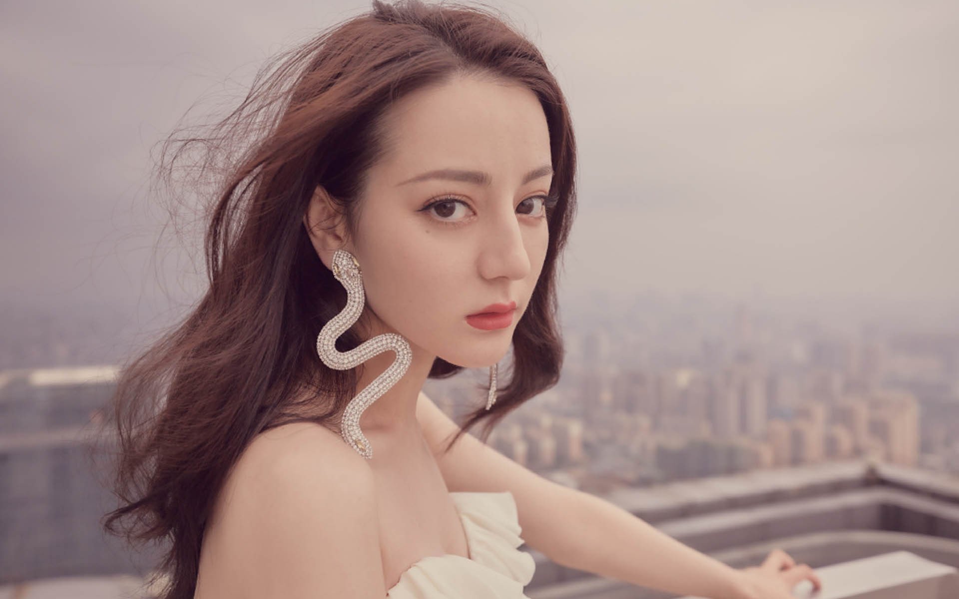 以足球为主题的数字艺术展在多个城市举办，彰显科技魅力，足球艺术品