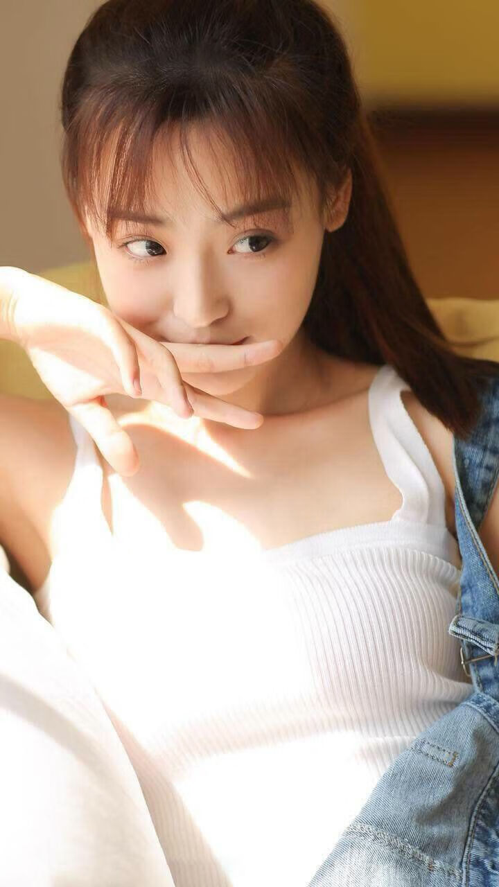 年轻球员在强强对话中顶住压力展现出超强心理素质,年轻人球队比赛